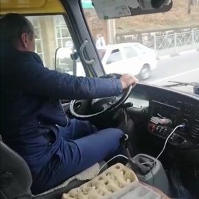 За телефон в руках в Кисловодске оштрафуют водителя автобуса