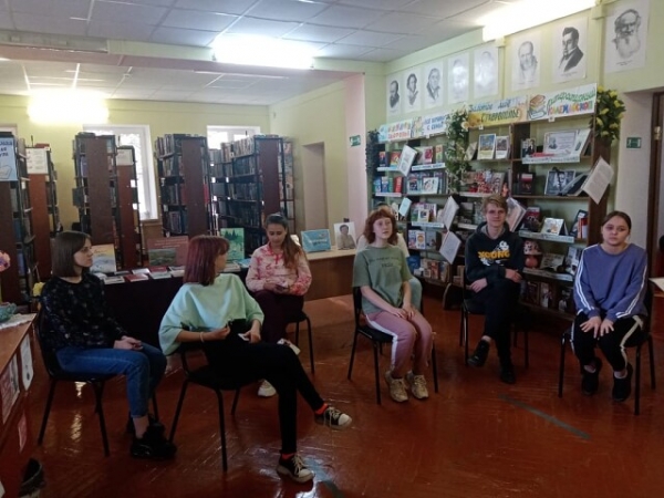 В библиотеке Кумской Долины Левокумского района читали стихи национальных поэтов