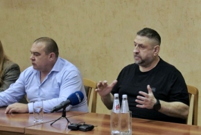 В Невинномысске с журналистами  встретился военный корреспондент Александр Сладков